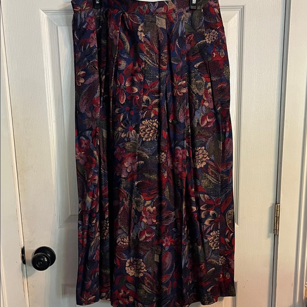 NWT Floral Patterned Women's Skirt